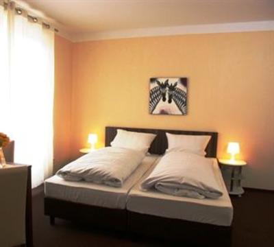 фото отеля Hotel zur Post Lugde