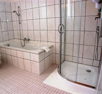 фото отеля Hotel zur Post Lugde