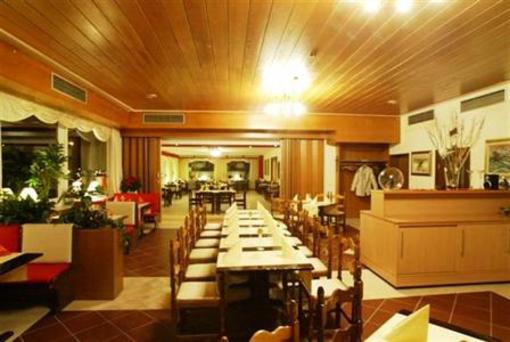 фото отеля Hotel zur Post Lugde