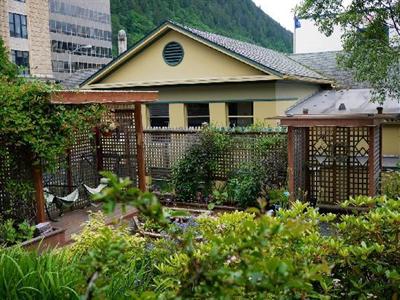 фото отеля Alaska's Capital Inn Bed and Breakfast