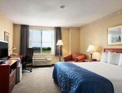 фото отеля Baymont Inn & Suites Ft. Leonard St. Robert