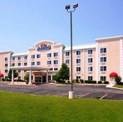 фото отеля Baymont Inn & Suites Ft. Leonard St. Robert