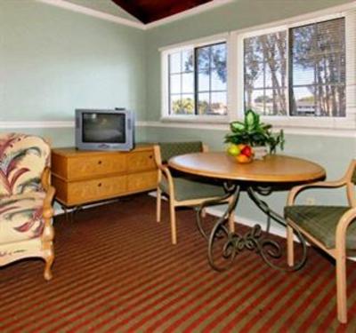 фото отеля Ocean Echo Inn & Beach Cottages Santa Cruz