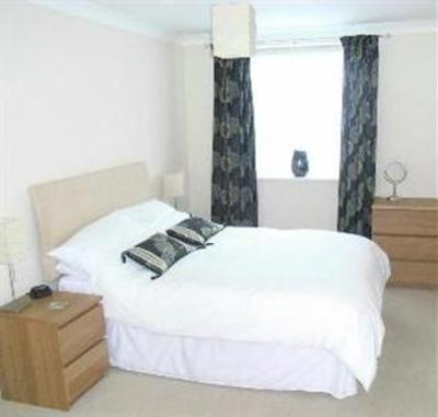 фото отеля Crown Heights Apartments Basingstoke
