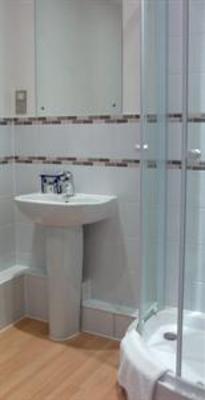 фото отеля Crown Heights Apartments Basingstoke