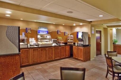 фото отеля Holiday Inn Express Calhoun