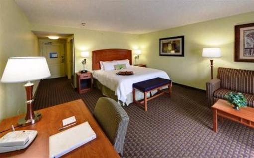 фото отеля Hampton Inn & Suites Moline-Quad City International Airport