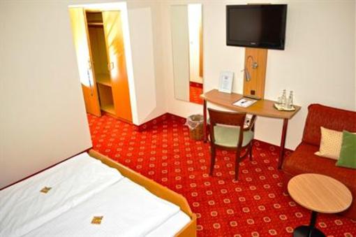 фото отеля Hotel Forstwirt Grasbrunn