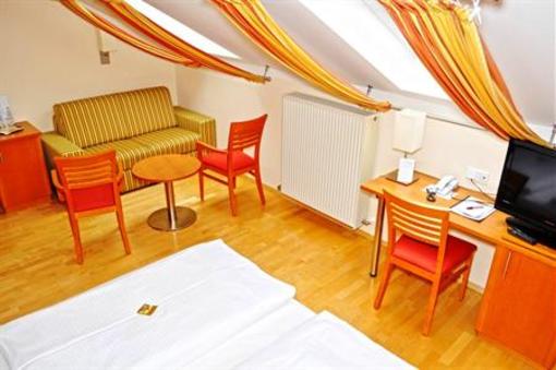фото отеля Hotel Forstwirt Grasbrunn