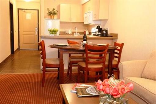 фото отеля Pomeroy Inn & Suites Dawson Creek