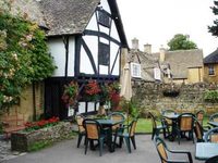 Broadway Hotel