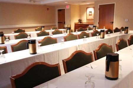 фото отеля Hampton Inn & Suites Williamsburg Square
