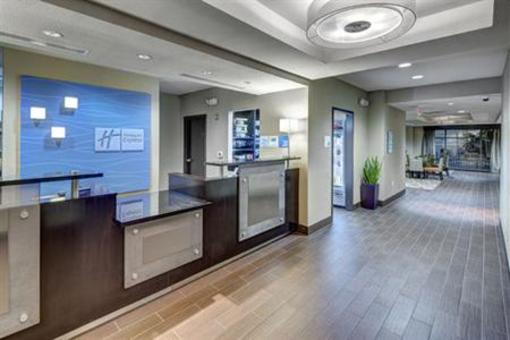 фото отеля Holiday Inn Express Hotel and Suites Kansas City Ku Medical Center