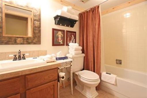 фото отеля Sawmill Creek Lodging Breckenridge