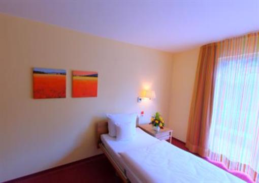 фото отеля Hotel am Kurpark Bad Herrenalb