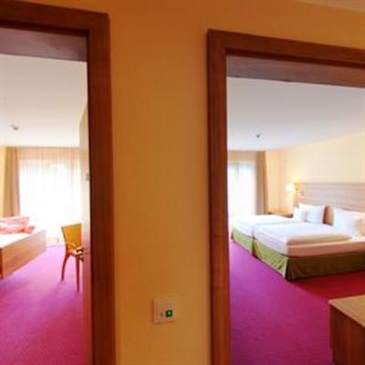 фото отеля Hotel am Kurpark Bad Herrenalb