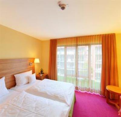фото отеля Hotel am Kurpark Bad Herrenalb