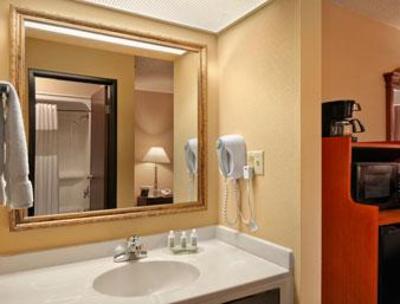 фото отеля Baymont Inn & Suites Oklahoma City Airport