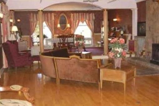фото отеля The Pines Inn of Lake Placid