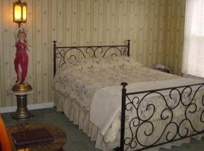 фото отеля The Pines Inn of Lake Placid