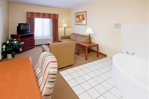 фото отеля Holiday Inn Express Hotel & Suites Muncie
