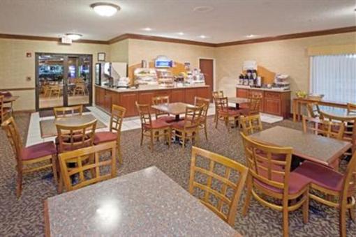 фото отеля Holiday Inn Express Hotel & Suites Muncie
