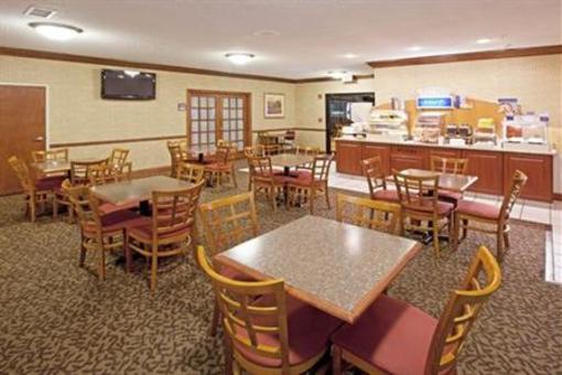 фото отеля Holiday Inn Express Hotel & Suites Muncie