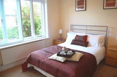 фото отеля Berkshire Rooms at Wokingham Apartments