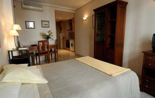 фото отеля Apartamentos Caballero de Gracia