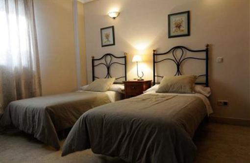 фото отеля Apartamentos Caballero de Gracia