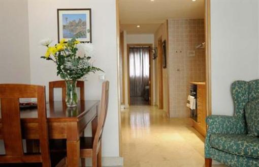 фото отеля Apartamentos Caballero de Gracia