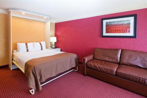 фото отеля Holiday Inn Oceanfront at Surfside Beach