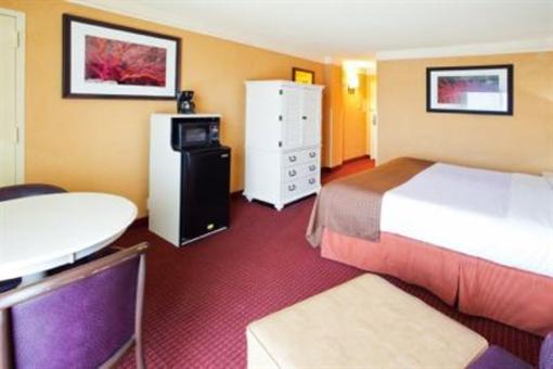 фото отеля Holiday Inn Oceanfront at Surfside Beach
