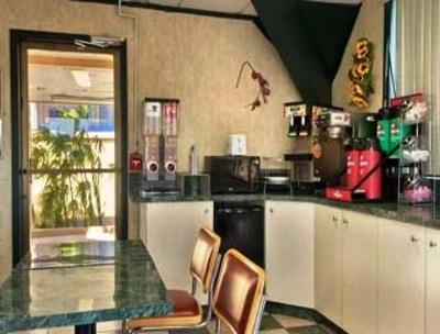 фото отеля Howard Johnson Express Inn - Tampa North Busch Gardens