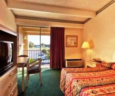 фото отеля Howard Johnson Express Inn - Tampa North Busch Gardens