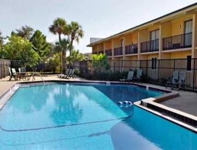 фото отеля Howard Johnson Express Inn - Tampa North Busch Gardens