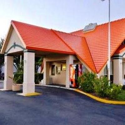 фото отеля Howard Johnson Express Inn - Tampa North Busch Gardens