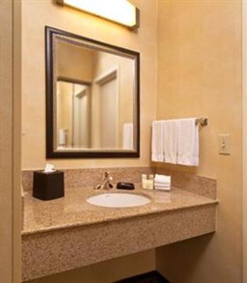 фото отеля Courtyard by Marriott Herndon Reston