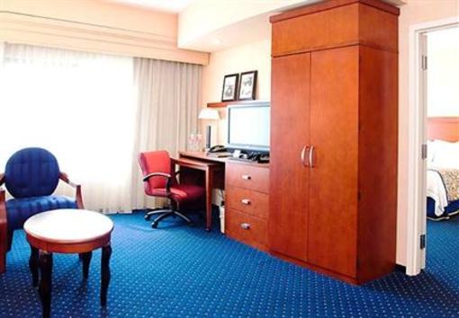 фото отеля Courtyard by Marriott Brampton