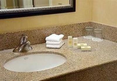 фото отеля Courtyard by Marriott Louisville East