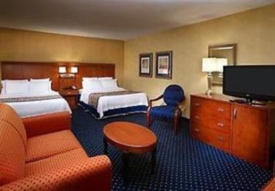 фото отеля Courtyard by Marriott Louisville East