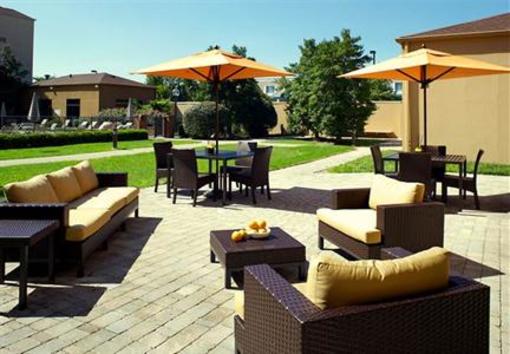 фото отеля Courtyard by Marriott Louisville East