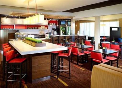 фото отеля Courtyard by Marriott Louisville East