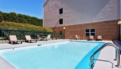 фото отеля Country Suites By Carlson, Burlington