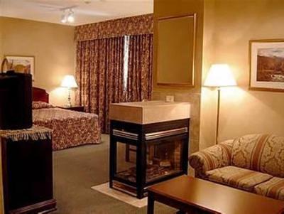 фото отеля Peterborough Inn & Suites Hotel