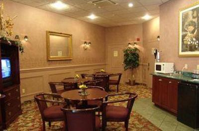 фото отеля Peterborough Inn & Suites Hotel