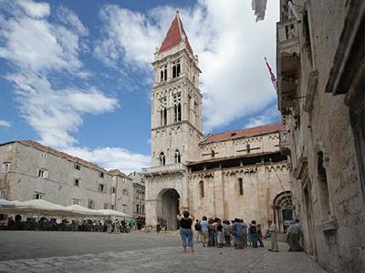 фото отеля Apartments in Trogir