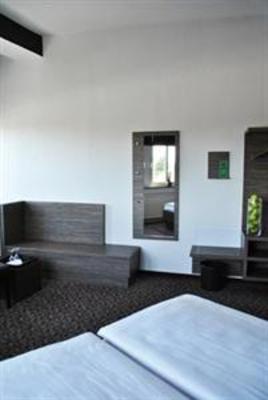 фото отеля Hotel Kronprinz Troisdorf