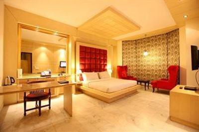 фото отеля Clark Greens Airport Hotel & Spa Resort