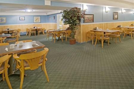 фото отеля Canadas Best Value Inn Whitehorse